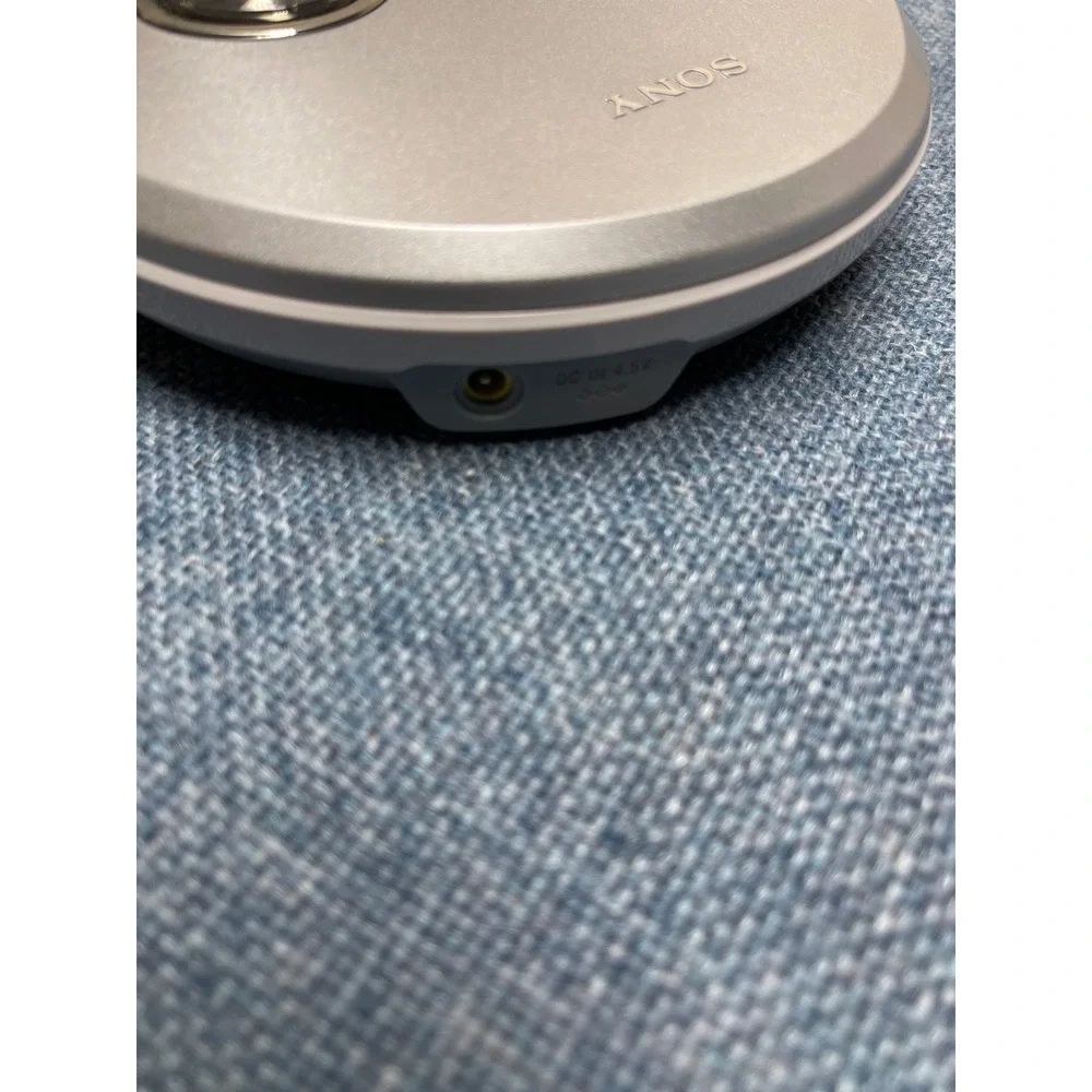 Sony CD Walkman D-NF340 Portable MP3 CD Player FM Radio G-Protection Silver